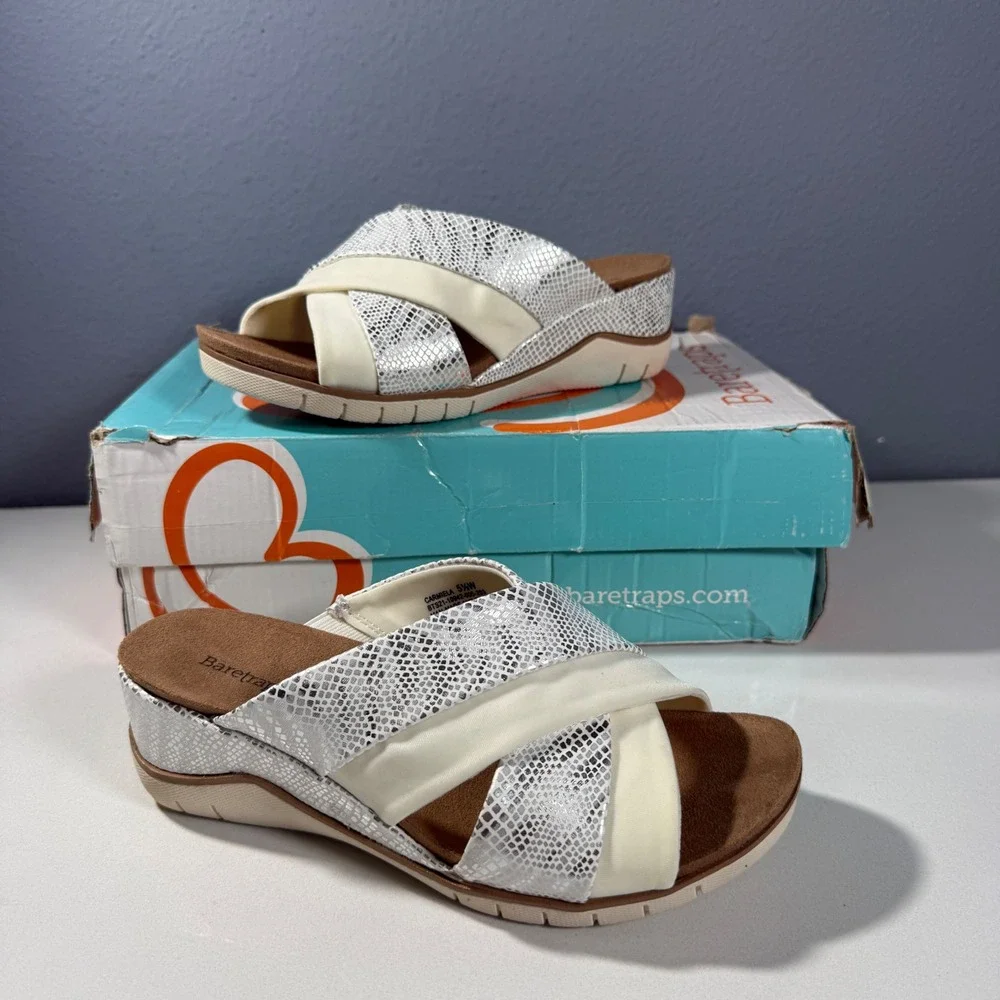 Baretraps‎ Carmela Silver Snakeskin Wedge Sandals Womens 5.5W